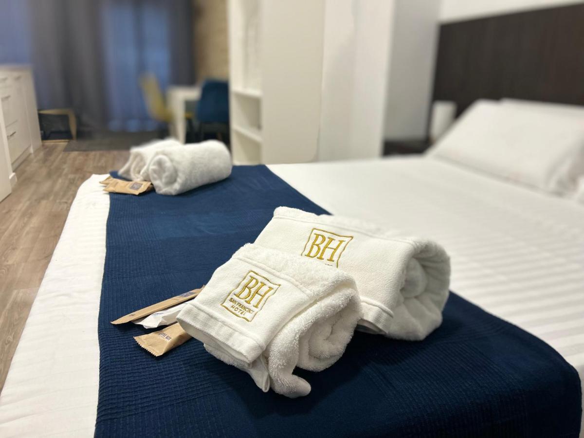 Apartamentos Bh Suites لقنت المظهر الخارجي الصورة
